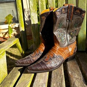 Stunning men’s cowboy boots; unique and gorgeous leather work. Old Gringo, 9 1/2